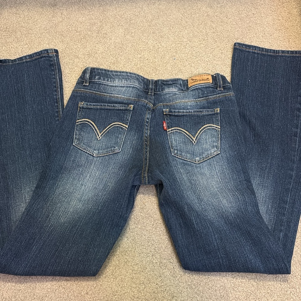 Levi’s - Picture 2 of 2